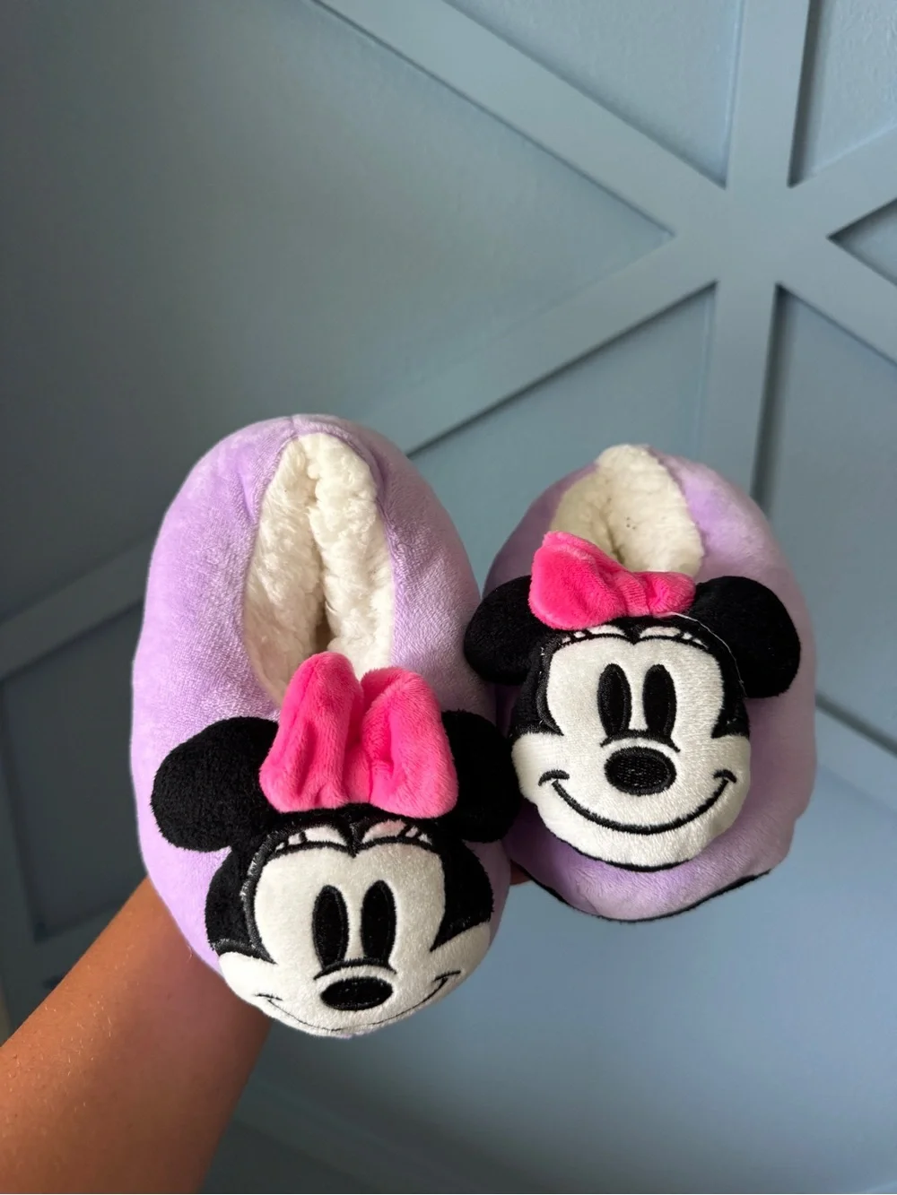 Minnie Mouse Lavender Slippers